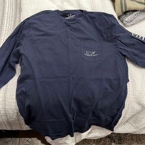 Size large vineyard vines mens long sleeve tee! Perfect condition!